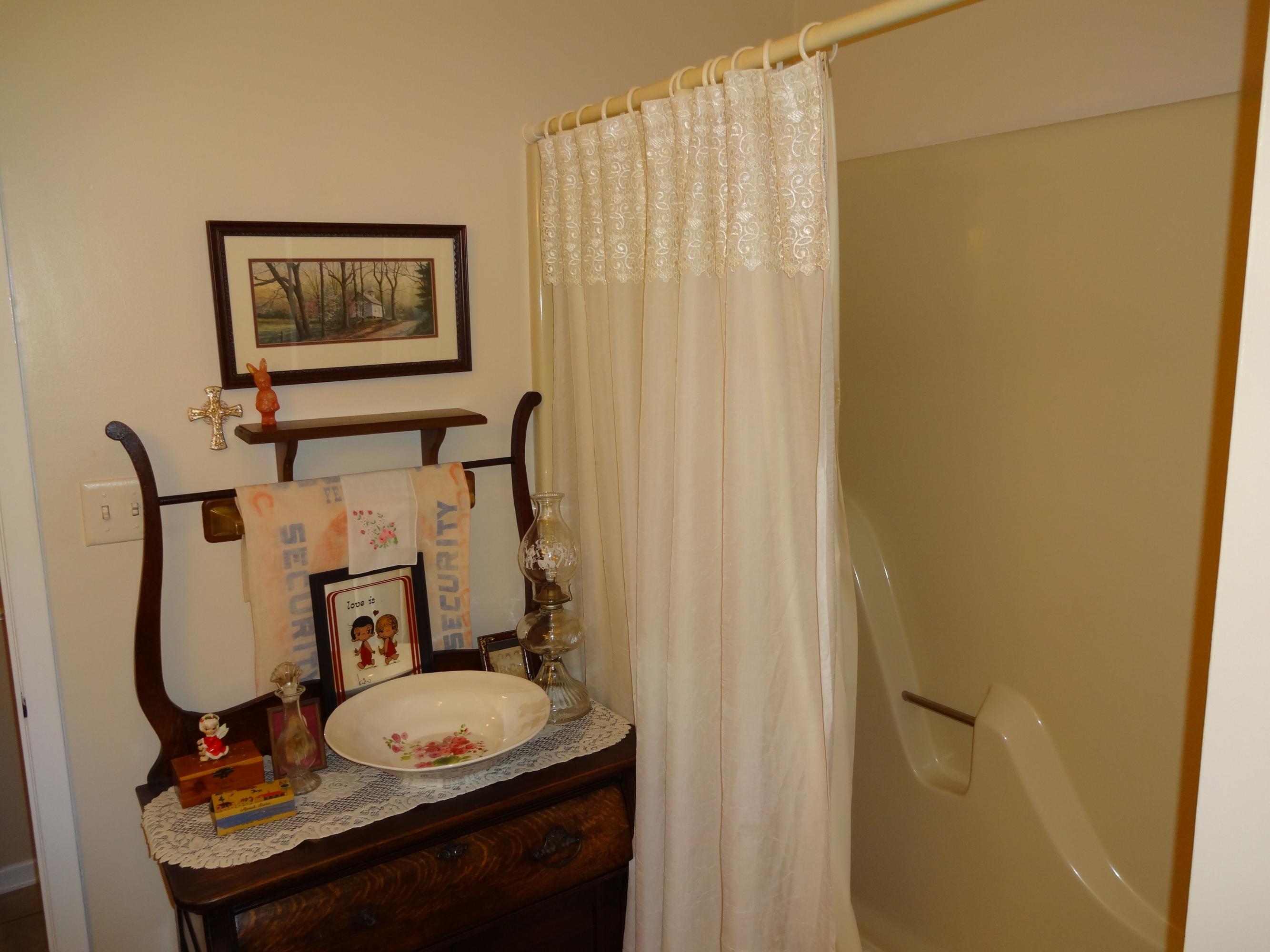 7712 Norwich Road, Unit 18 Powell, TN 37849 - Photo 26 of 34 Hallway bathroom 2