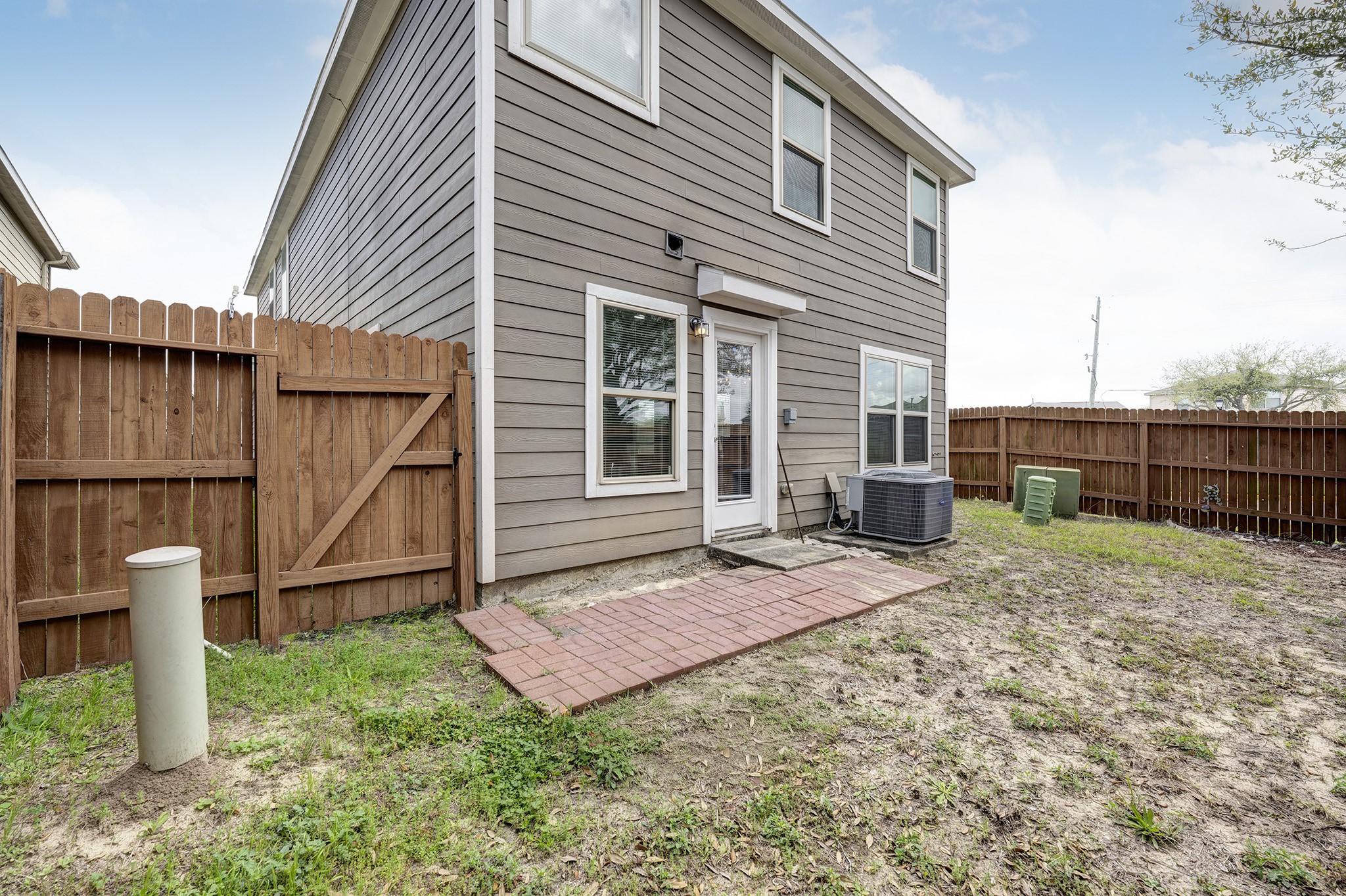 18953 Bobcat Path Houston, TX 77073 - Photo 8 of 21 a view of a house with backyard and wooden fence