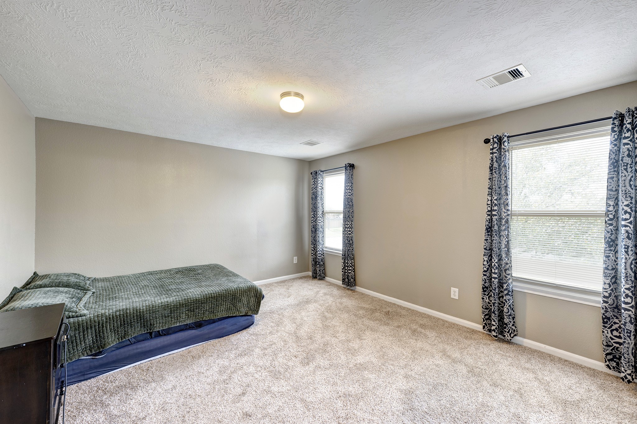 18953 Bobcat Path Houston, TX 77073 - Photo 10 of 21 a bedroom with a bed and a window