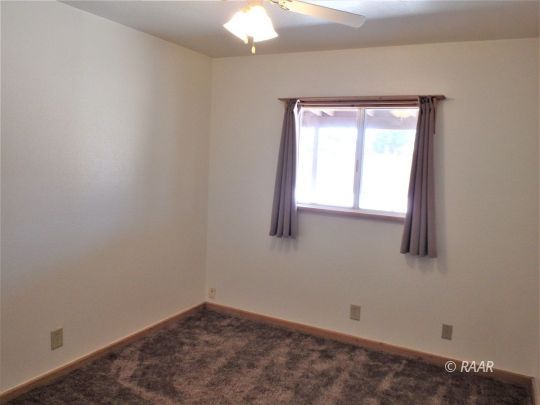 601 Weiman Avenue Ridgecrest, CA 93555 - Photo 20 of 35 an empty room with a window