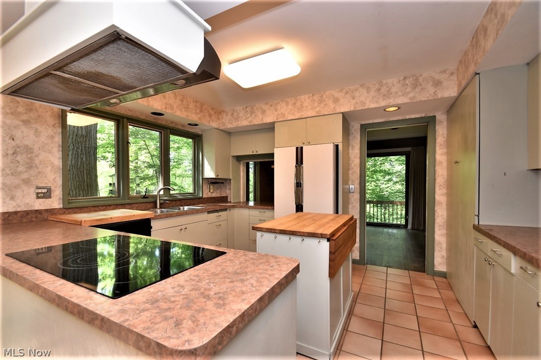 4152 Giles Road Chagrin Falls, OH 44022 - Photo 13 of 31 Kitchen with pass through and door to dining room