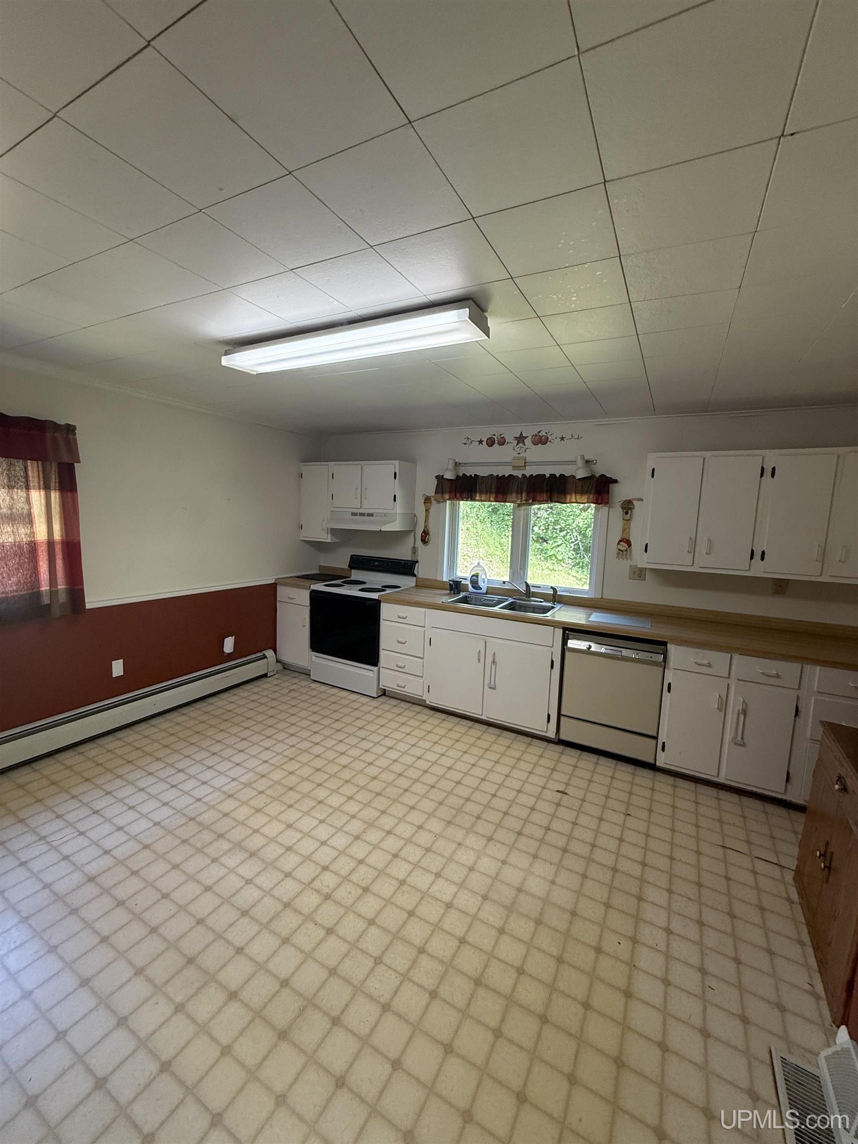 58136 2nd Street Calumet, MI 49913 - Photo 9 of 20
