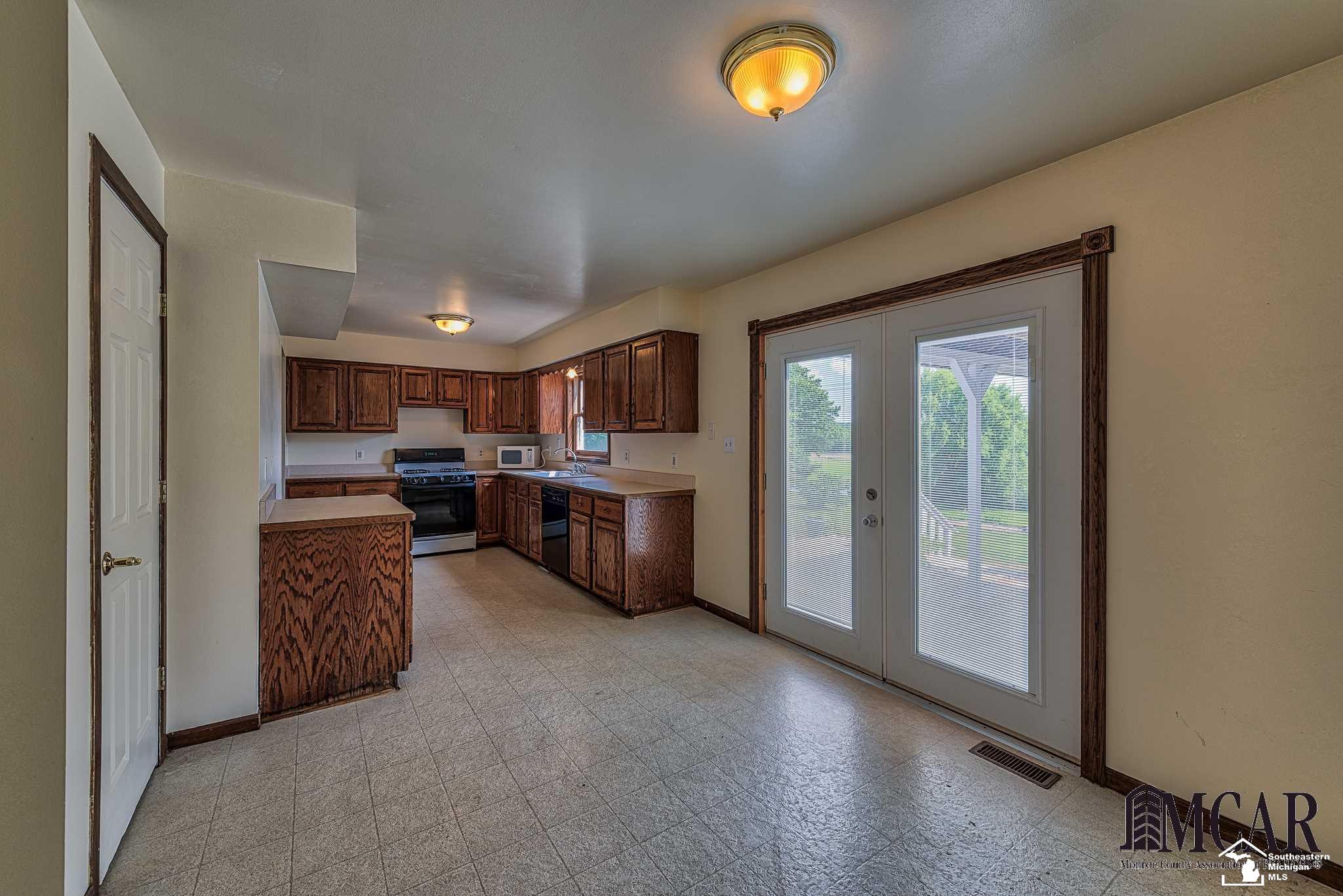 4020 Dauncy Road Flat Rock, MI 48134 - Photo 10 of 25 21480963-9.JPG