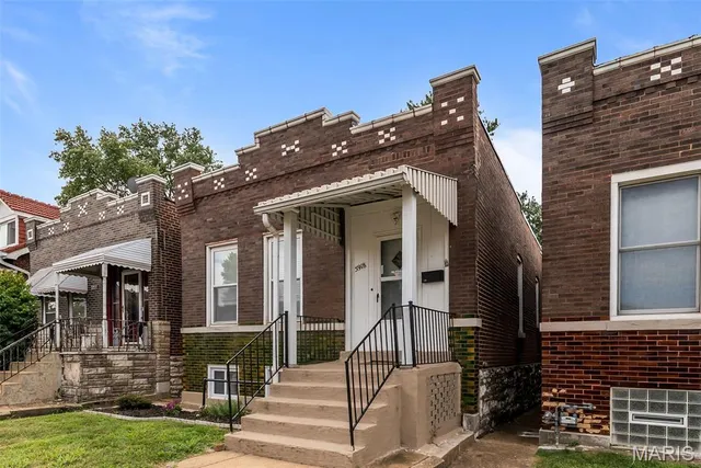 $259,900 | 5918 Southwest Avenue, St. Louis, MO 63139