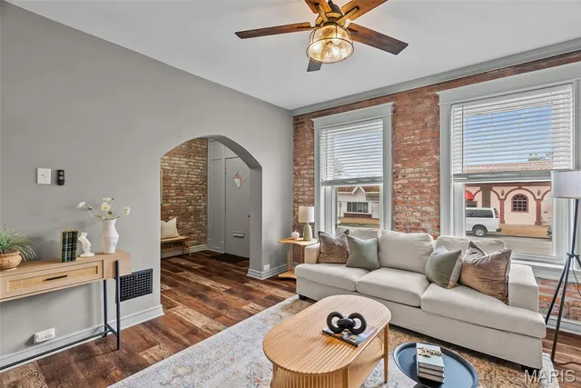 $259,900 | 5918 Southwest Avenue, St. Louis, MO 63139