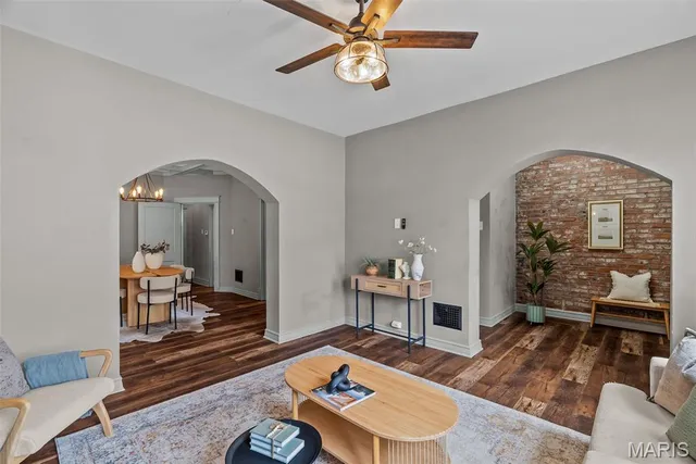 $259,900 | 5918 Southwest Avenue, St. Louis, MO 63139