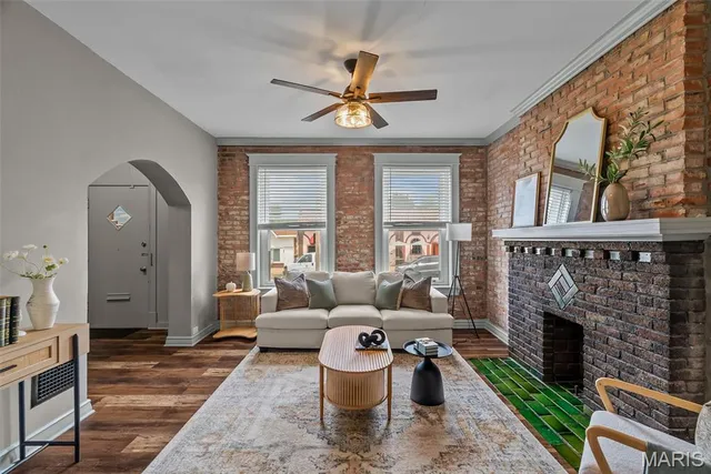 $259,900 | 5918 Southwest Avenue, St. Louis, MO 63139