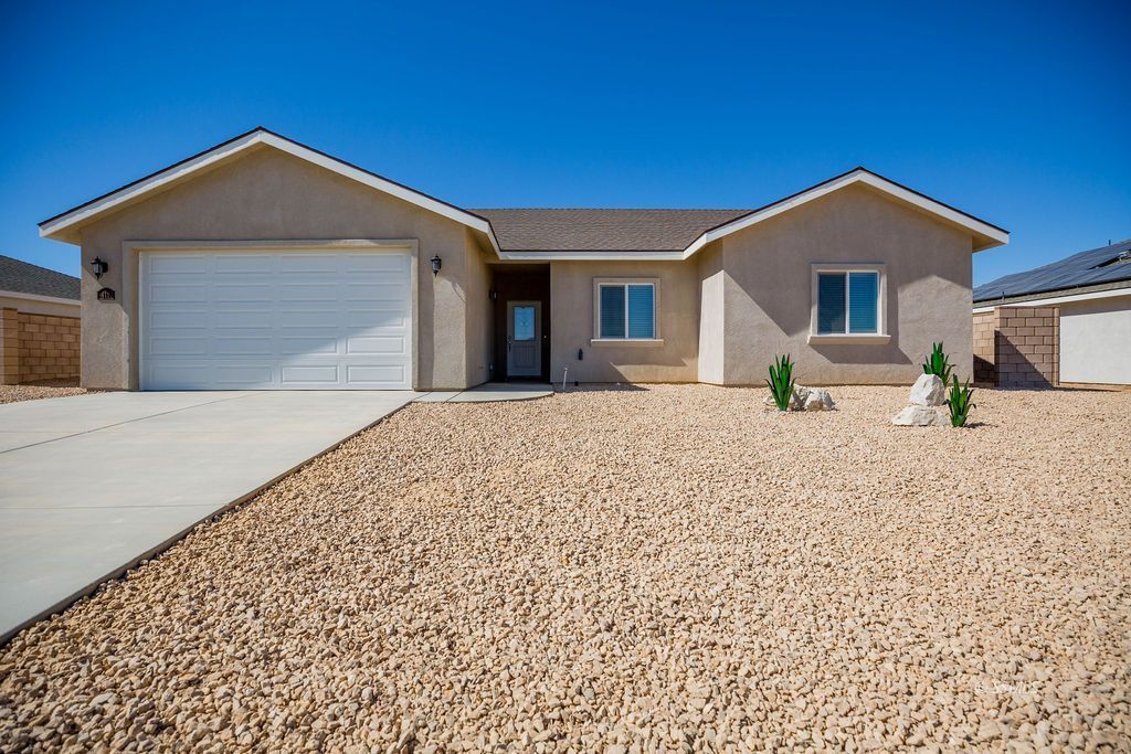 400 Abigail Street Ridgecrest, CA 93555 - Photo 5 of 36