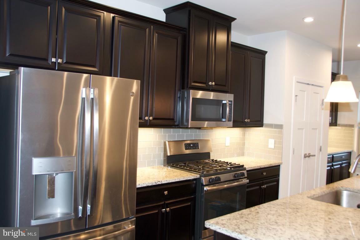 2101 Hemlock Bay Road Dumfries, VA 22026 - Photo 8 of 35 Stainless Steel Appliances