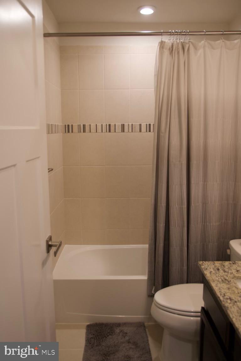 2101 Hemlock Bay Road Dumfries, VA 22026 - Photo 10 of 35 Second Tub Bath