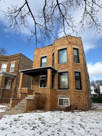 $3,000 | 5252 West Berteau Avenue, Unit 2, Chicago, IL 60641