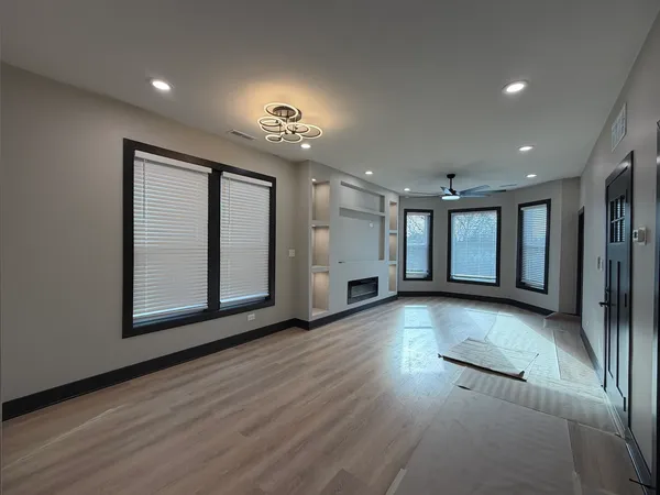 $3,000 | 5252 West Berteau Avenue, Unit 2, Chicago, IL 60641