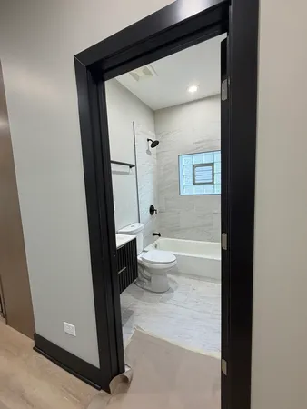 $3,000 | 5252 West Berteau Avenue, Unit 2, Chicago, IL 60641