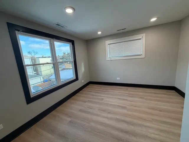 $3,200 | 5252 West Berteau Avenue, Unit 2, Chicago, IL 60641