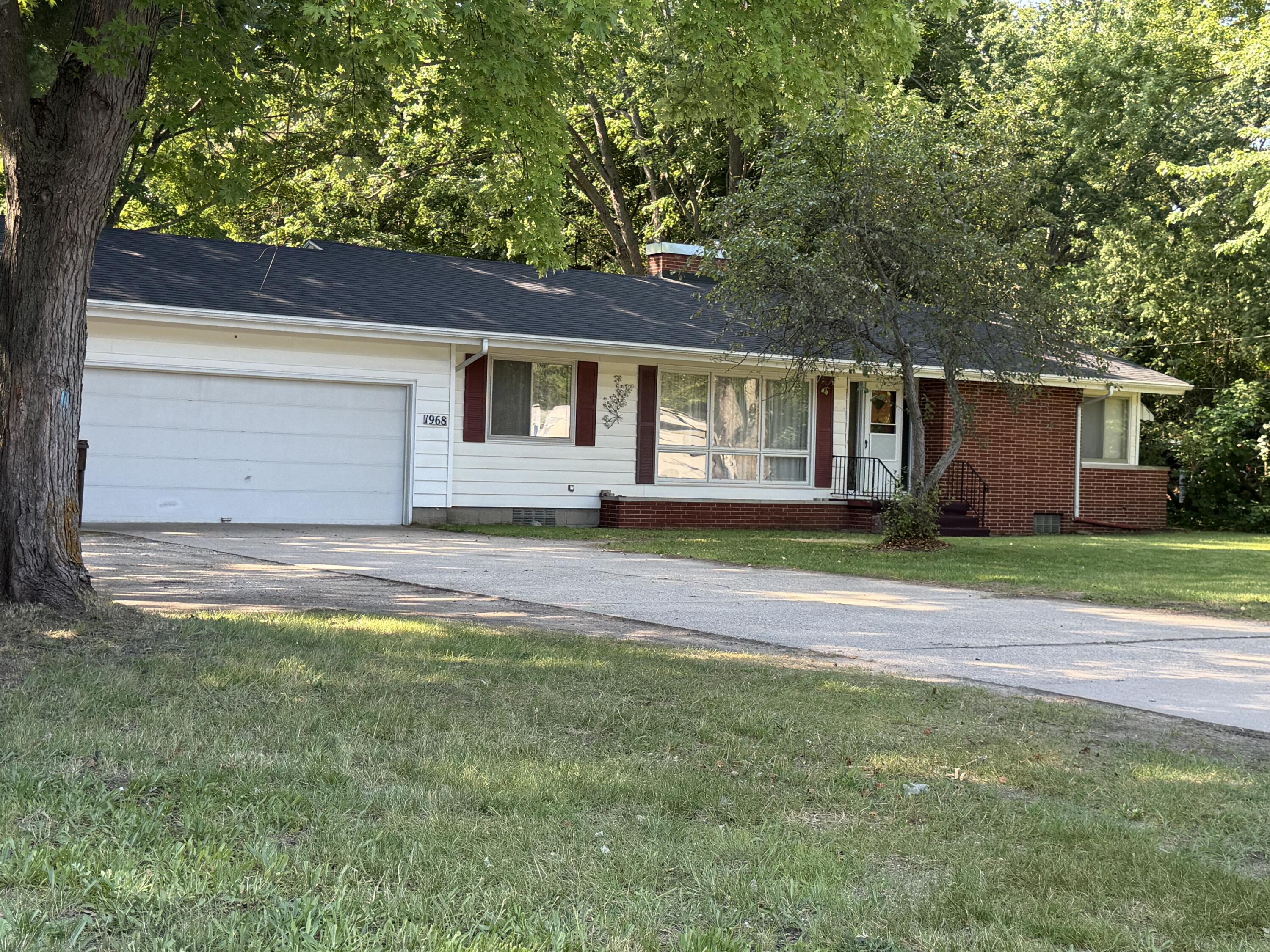 1968 Holton Road Muskegon, MI 49445 - Photo 1 of 39 IMG_2832