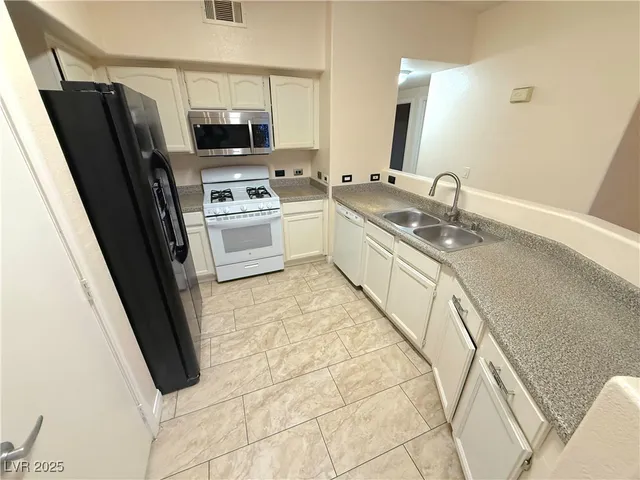 $1,400 | 3400 Cabana Drive, Unit 1054, Las Vegas, NV 89122