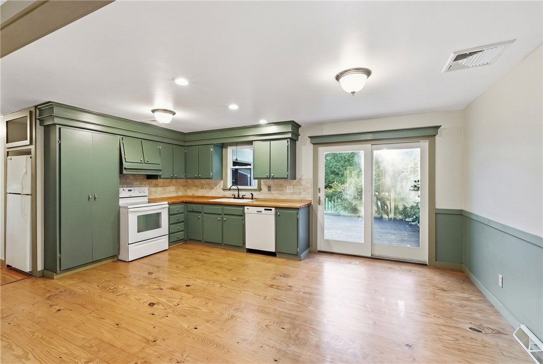 455 Lake Road Tiverton, RI 02878 - Photo 6 of 27 Gallery Image 6