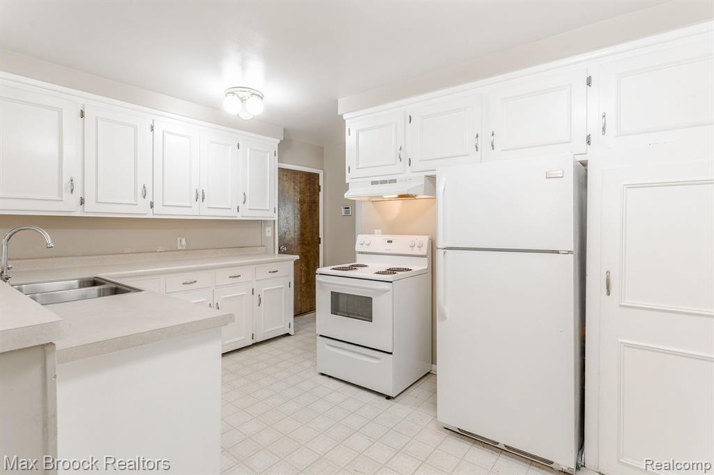 2300 Devonshire Road Bloomfield Hills, MI 48302 - Photo 8 of 15