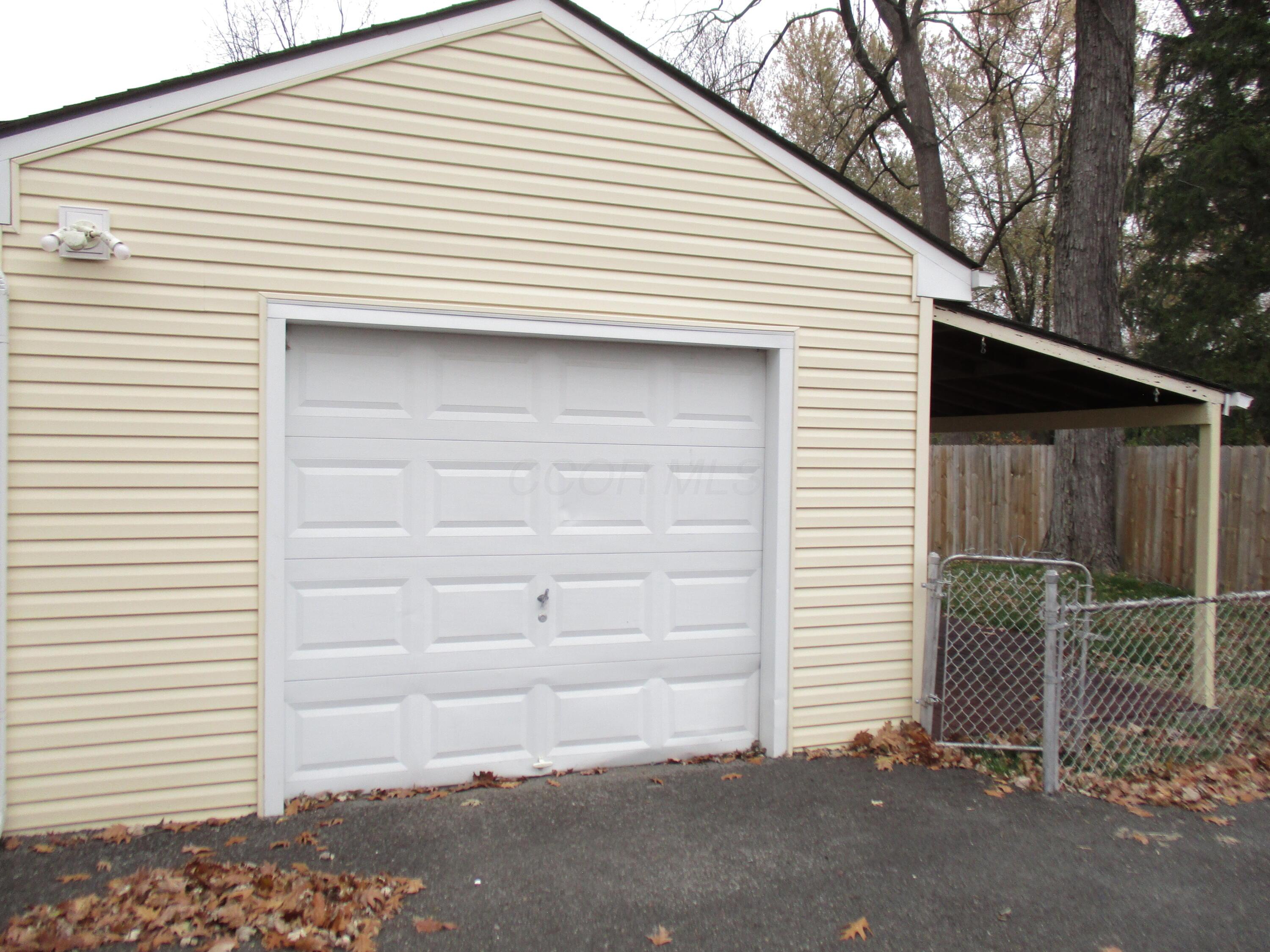 3808 Maize Road Columbus, OH 43224 - Photo 6 of 22 IMG_1904