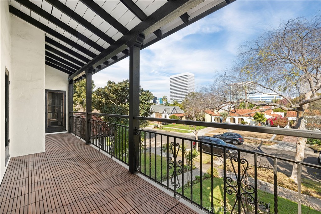 6136 Barrows Drive Los Angeles, CA 90048 - Photo 19 of 25