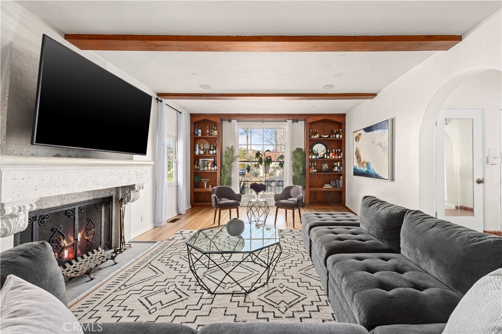 6136 Barrows Drive Los Angeles, CA 90048 - Photo 3 of 25