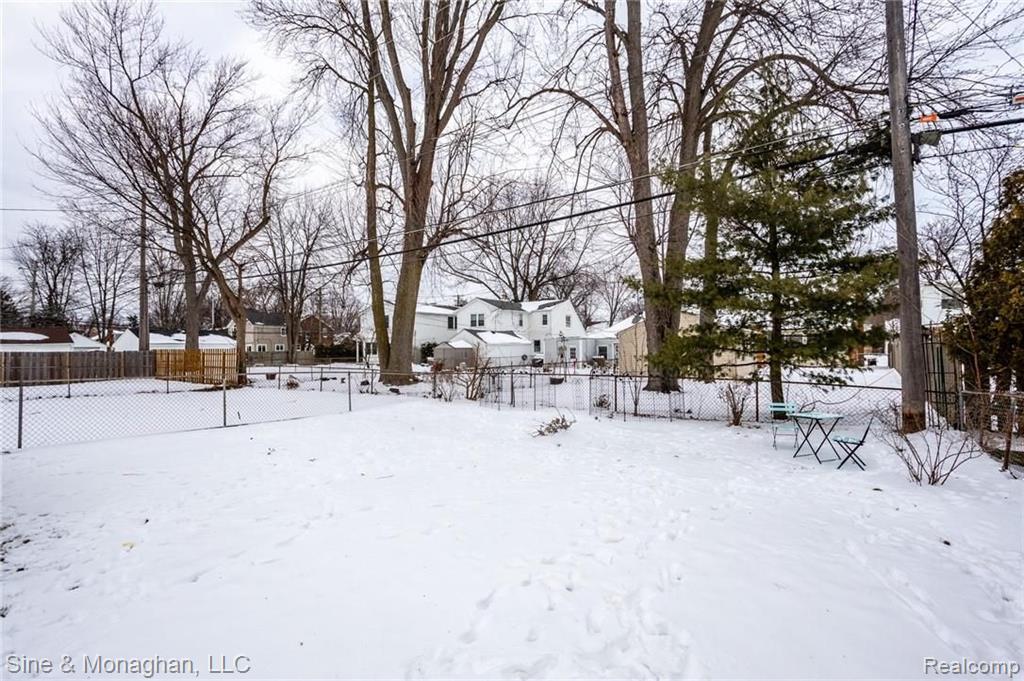 1242 Hampton Road Grosse Pointe Woods, MI 48236 - Photo 46 of 50