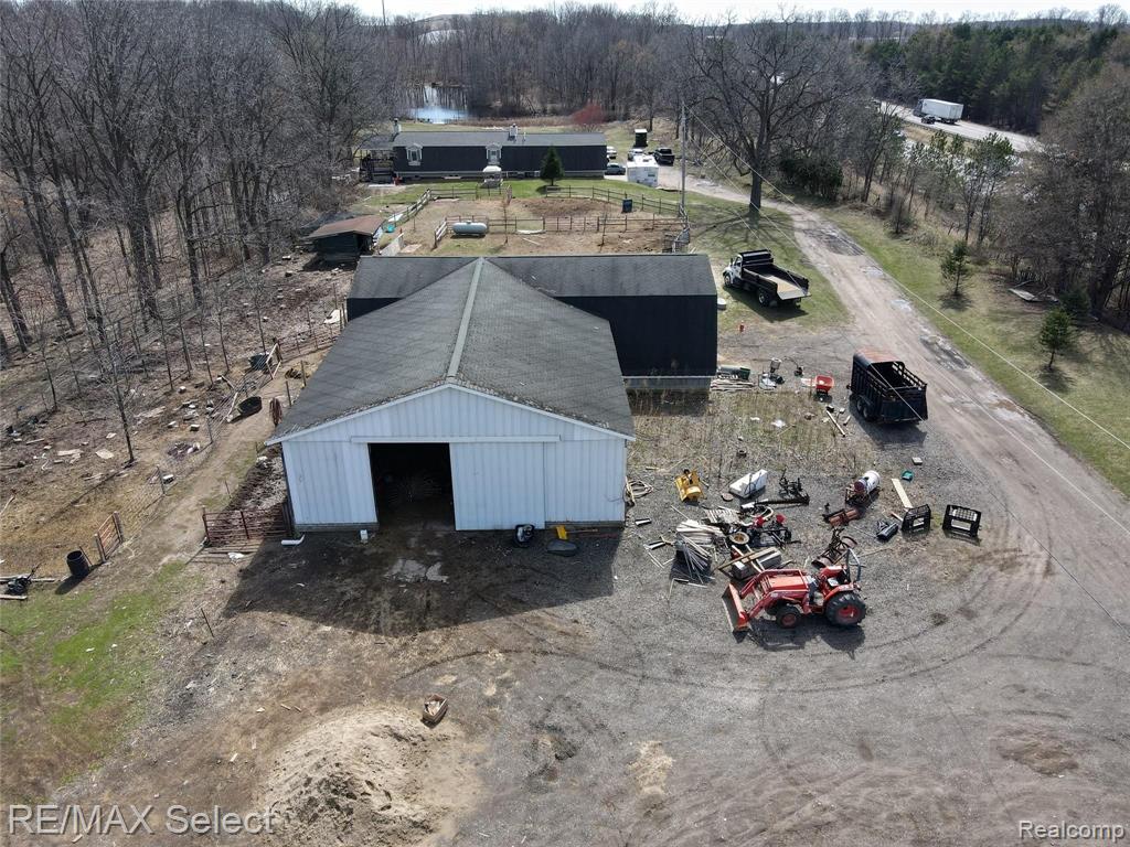 2333 West Reid Road Grand Blanc, MI 48439 - Photo 5 of 56