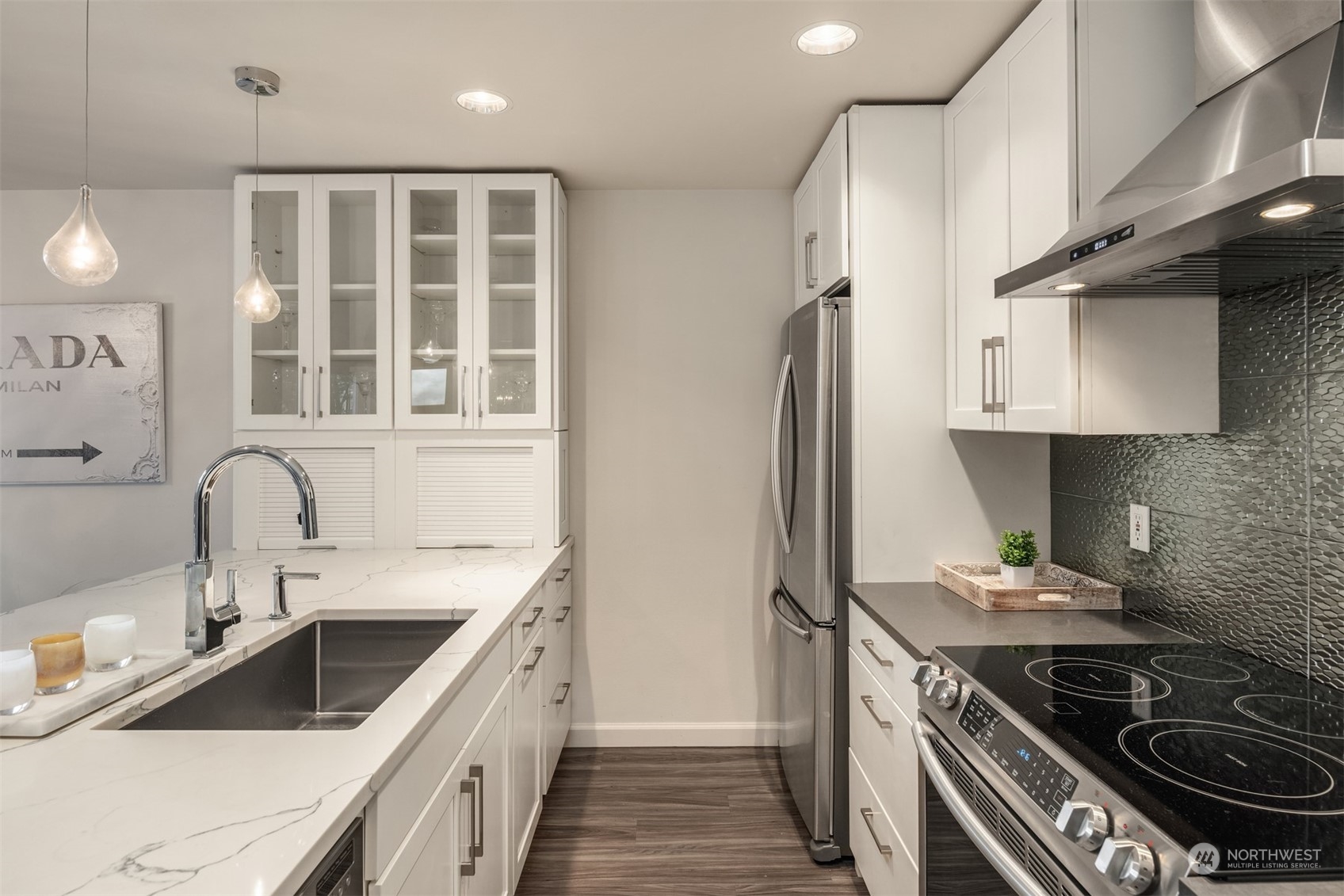 500 Aloha Street, Unit E111 Seattle, WA 98109 - Photo 7 of 25 a kitchen that has a sink and a stove