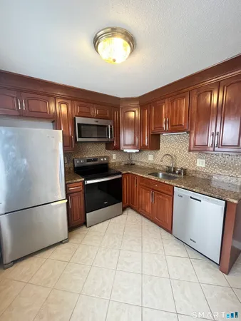 $3,200 | 25 Padanaram Road, Unit 14, Danbury, CT 06811