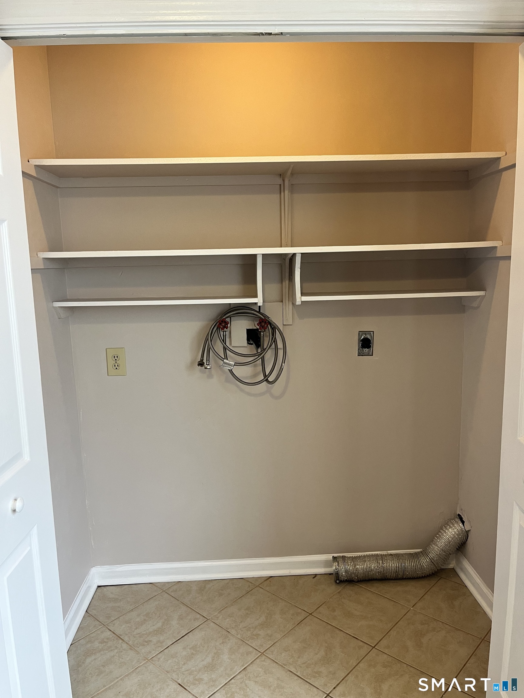 25 Padanaram Road, Unit 14 Danbury, CT 06811 - Photo 6 of 16