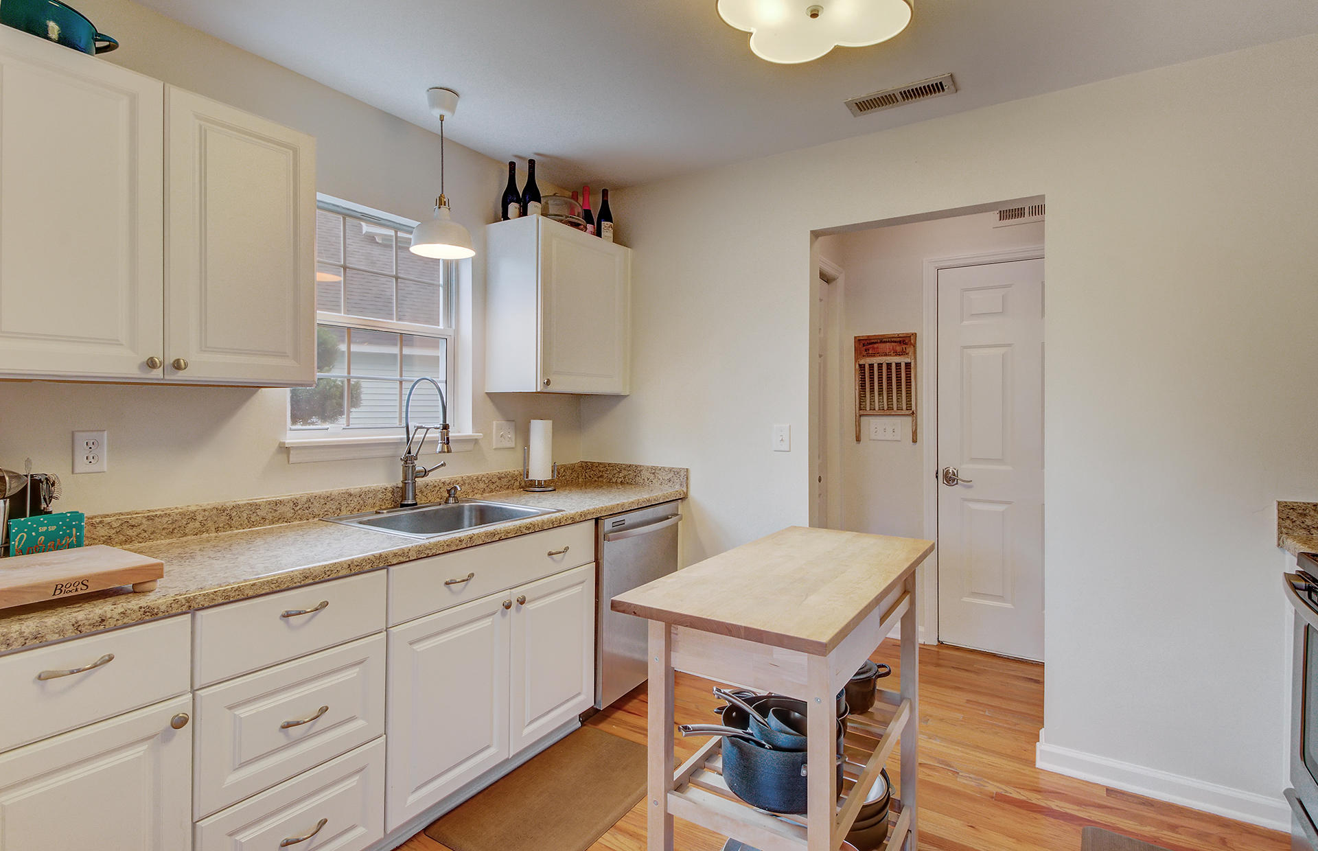 747 Shell Sand Road Charleston, SC 29412 - Photo 11 of 36 Bright and light kitchen