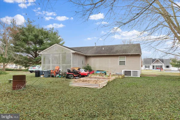 a front view of house with yard
