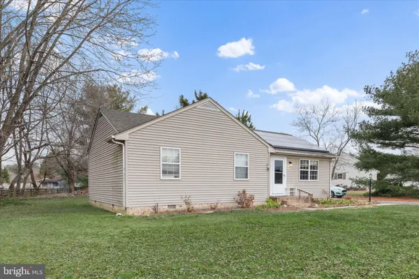 a view of a house with a backyard