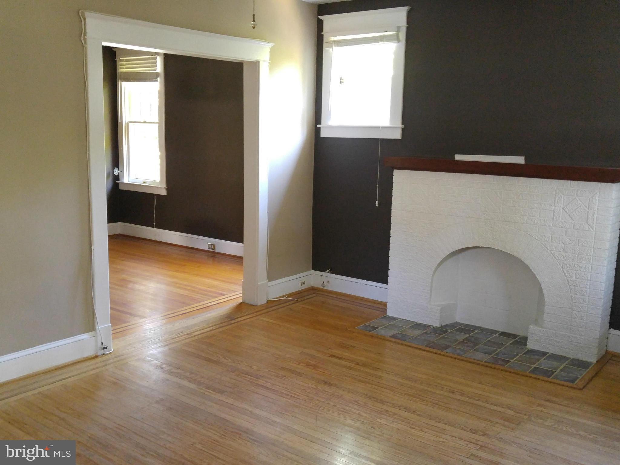 5310 Wendley Road Baltimore, MD 21229 - Photo 3 of 26 Living Room