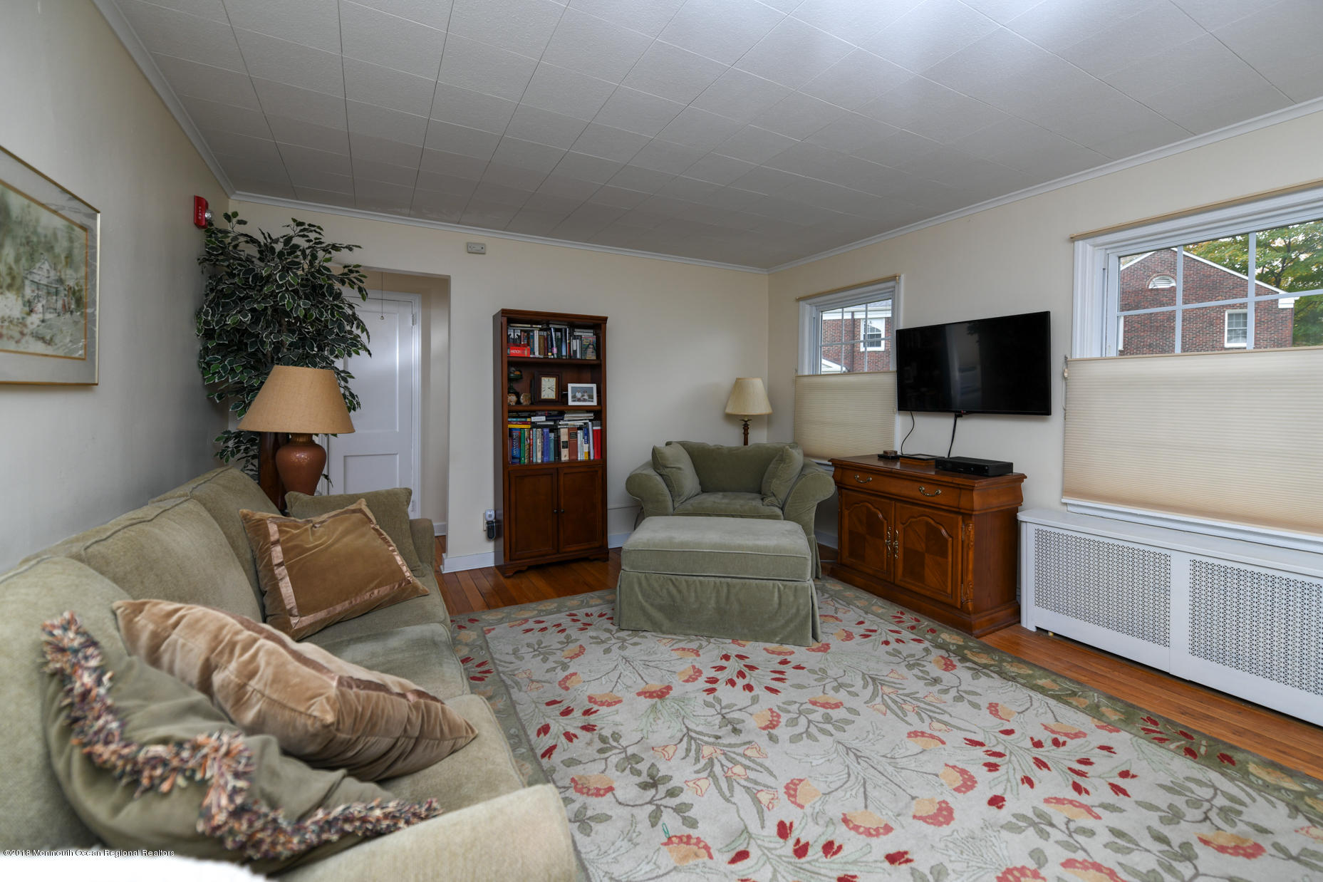 36 Pinckney Road, Unit A Red Bank, NJ 07701 - Photo 3 of 6 LIVING ROOM