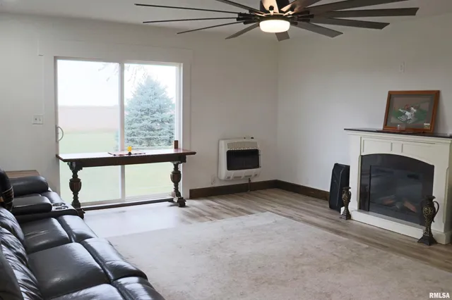 $393,000 | 10788 North 1000 E Road, Chenoa, IL 61726