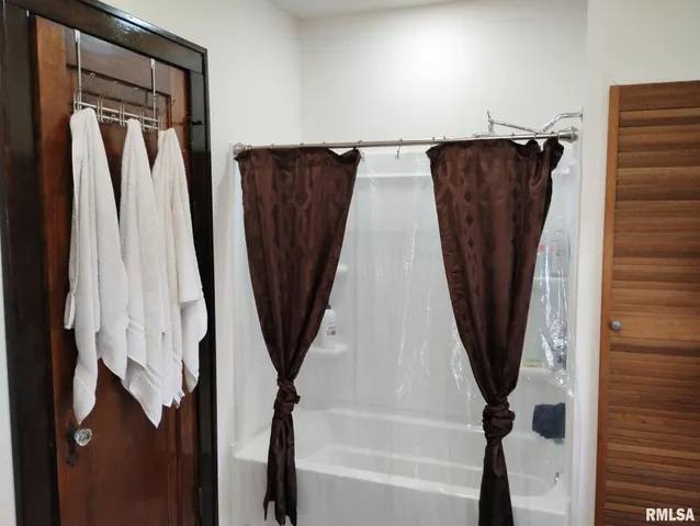 $393,000 | 10788 North 1000 E Road, Chenoa, IL 61726