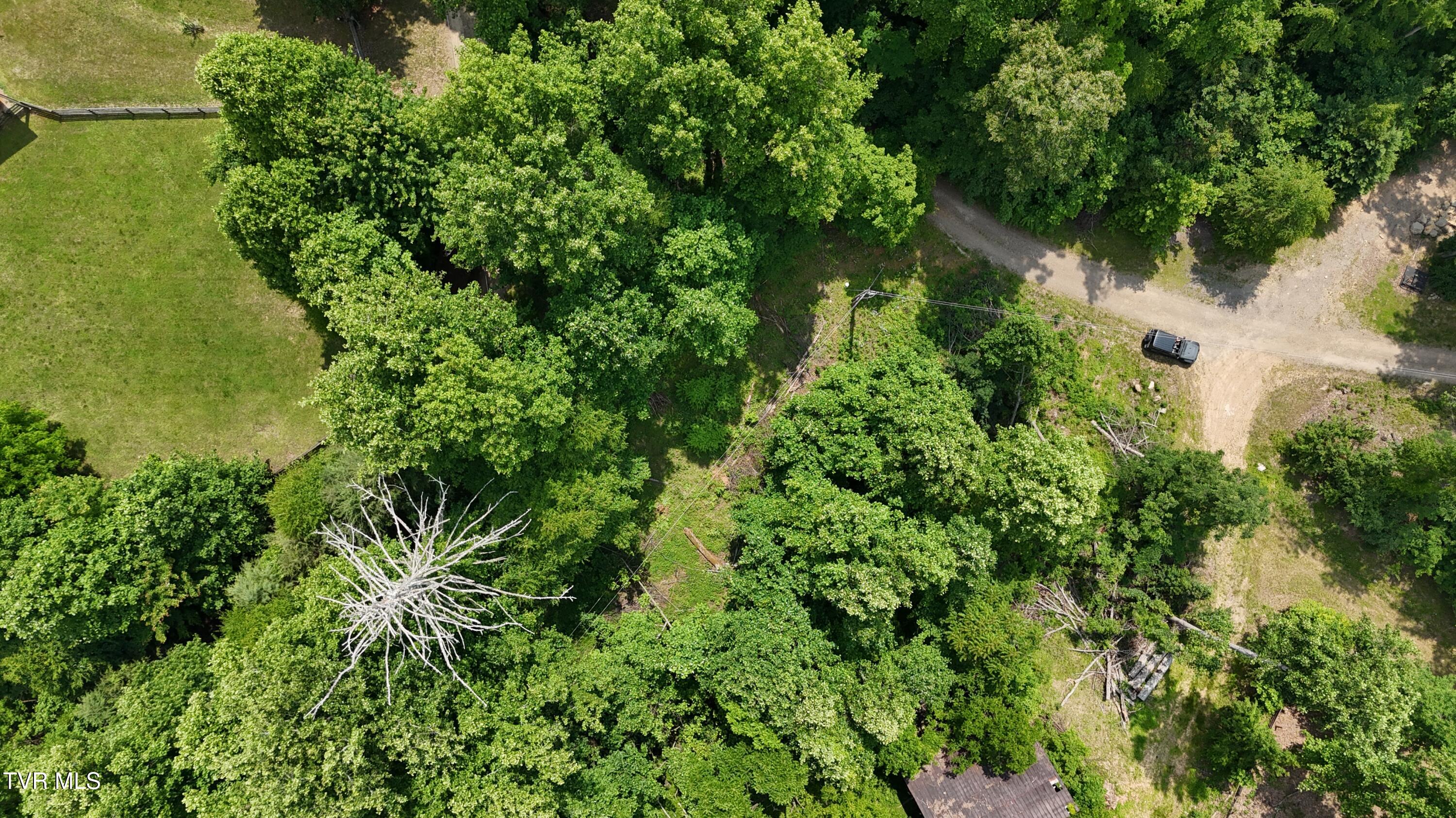 1 Atwood Point Butler, TN 37640 - Photo 27 of 43 dji_fly_20250604_150154_0128_17490637279