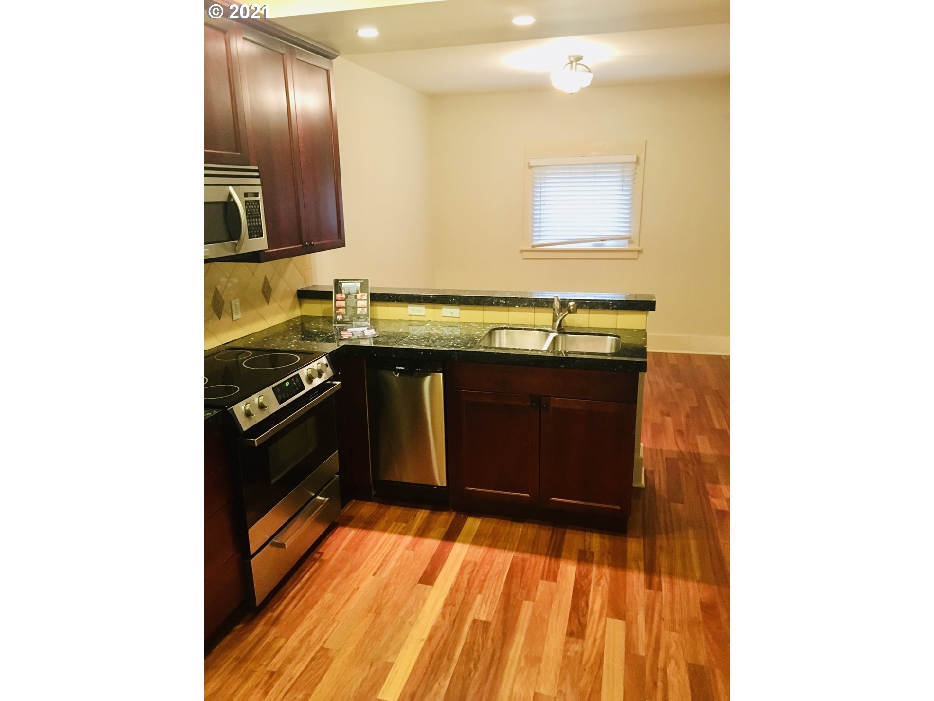 654 Southwest Grant Street, Unit 104 Portland, OR 97201 - Photo 5 of 10