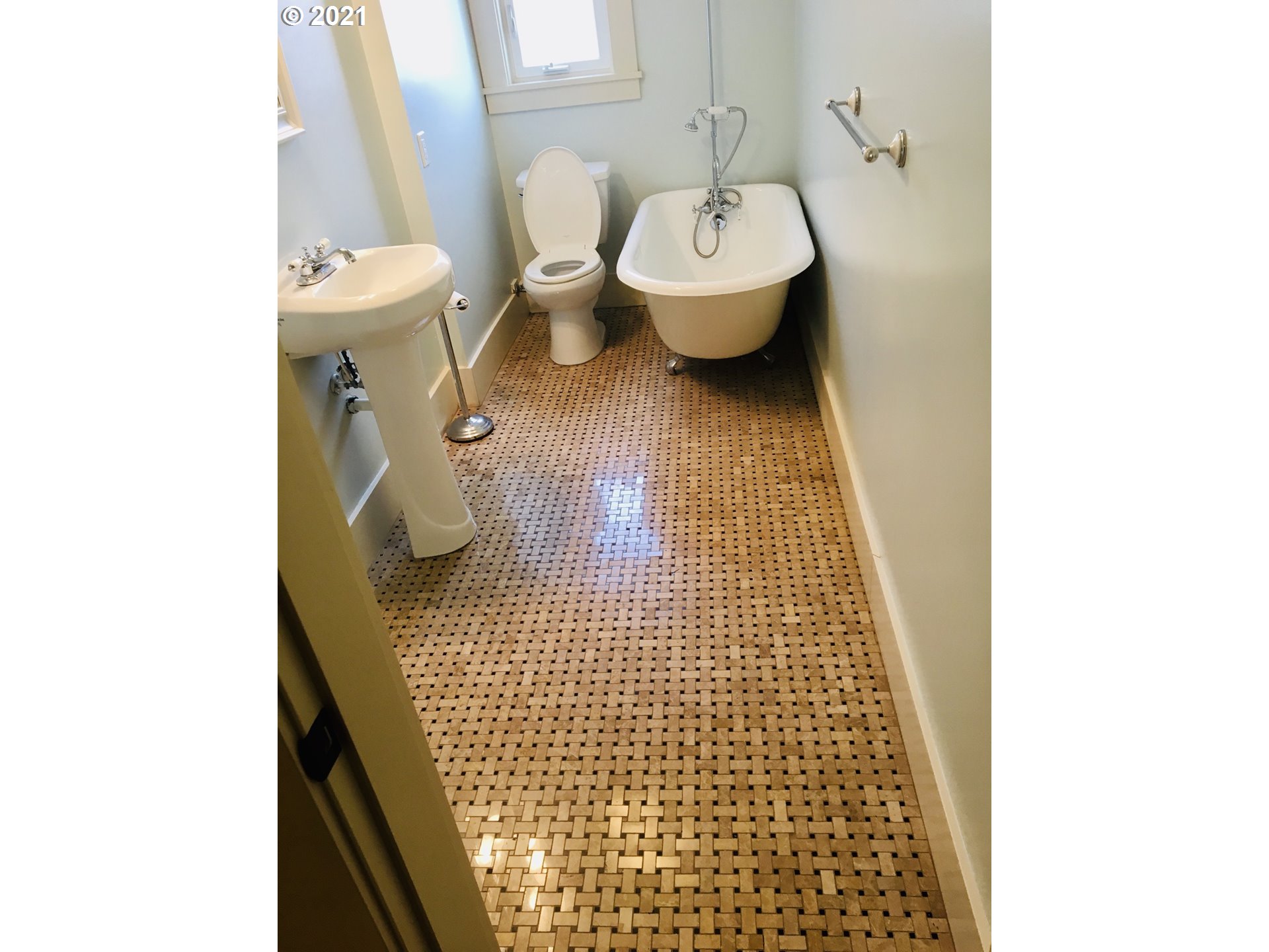 654 Southwest Grant Street, Unit 104 Portland, OR 97201 - Photo 8 of 10