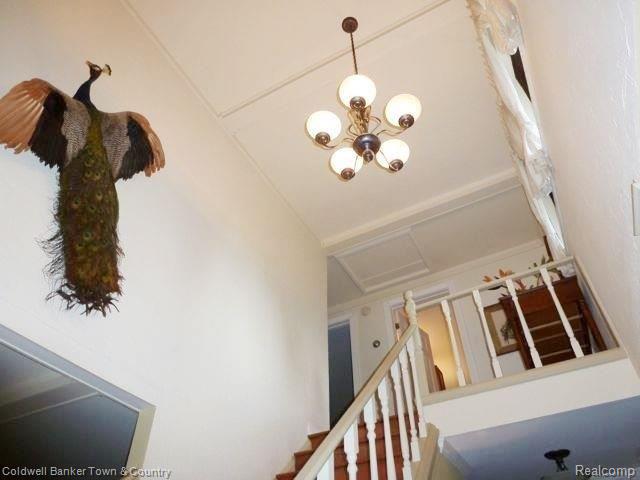 1660 Sexton Road Howell, MI 48843 - Photo 14 of 33 Upper foyer.jpg