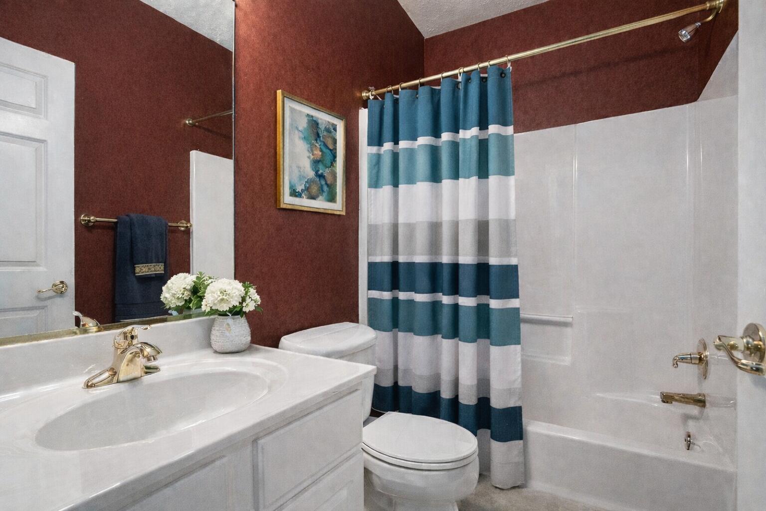 2669 Hunters Bluff Kalamazoo, MI 49048 - Photo 16 of 28 AI Staged Bathroom