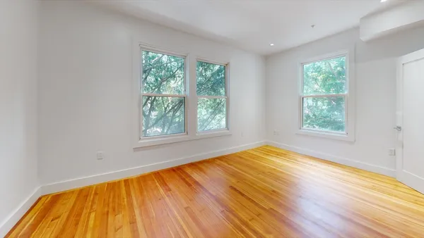 $4,000 | 21 Regent Circle, Unit 3, Brookline, MA 02445