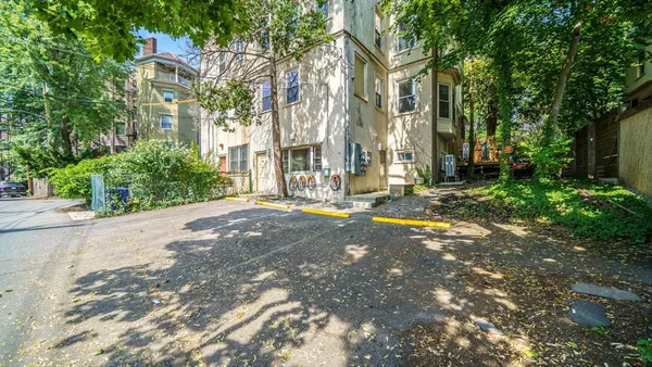 $4,000 | 21 Regent Circle, Unit 3, Brookline, MA 02445