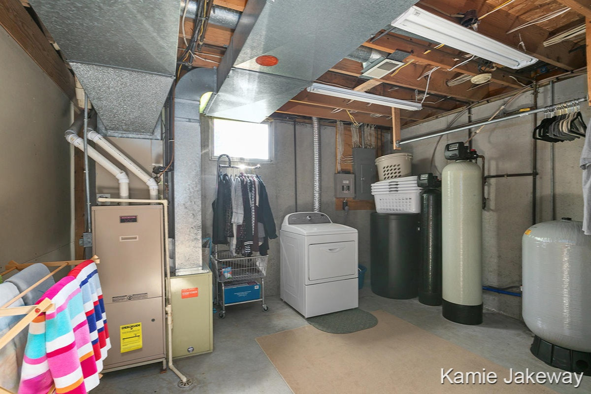 6194 Long Lake Road Belding, MI 48809 - Photo 23 of 45 Laundry
