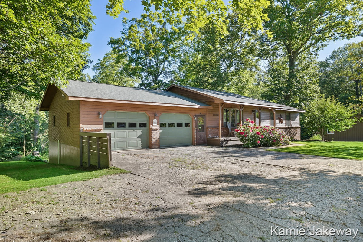 6194 Long Lake Road Belding, MI 48809 - Photo 3 of 45 IMG_1002