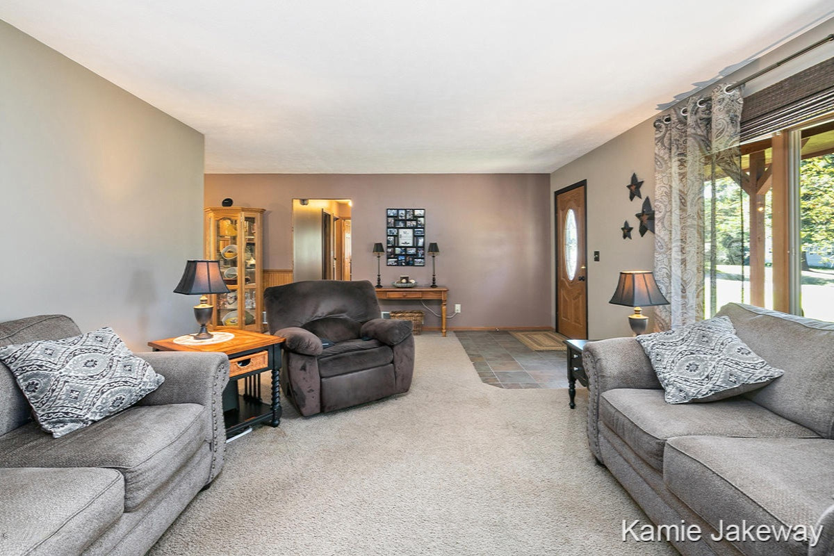 6194 Long Lake Road Belding, MI 48809 - Photo 6 of 45 Living Room