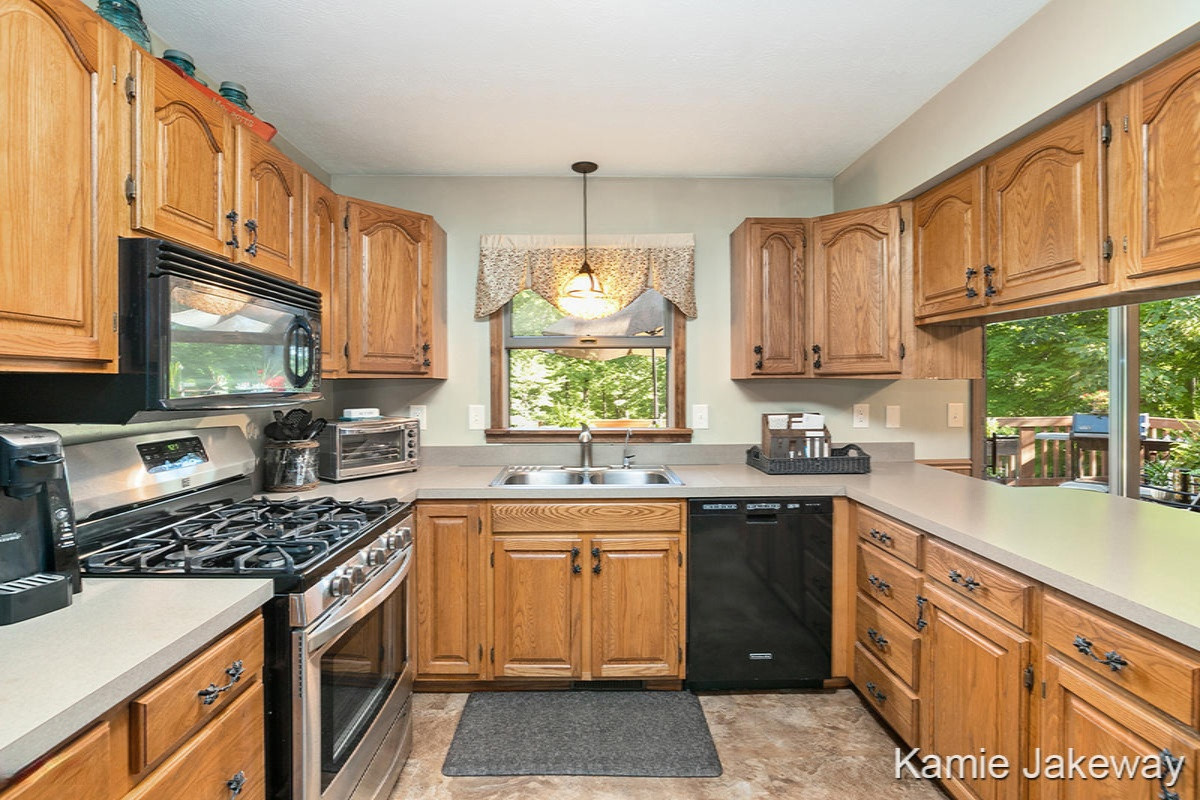 6194 Long Lake Road Belding, MI 48809 - Photo 8 of 45 Kitchen