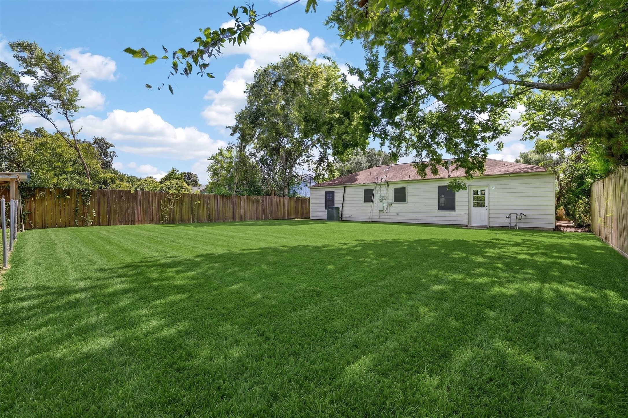 9211 Clearway Drive Houston, TX 77033 - Photo 31 of 34
