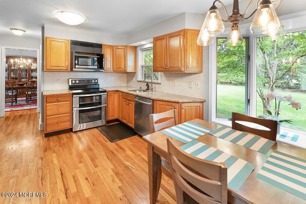 240 Randolph Road Freehold, NJ 07728 - Photo 5 of 41 EIK